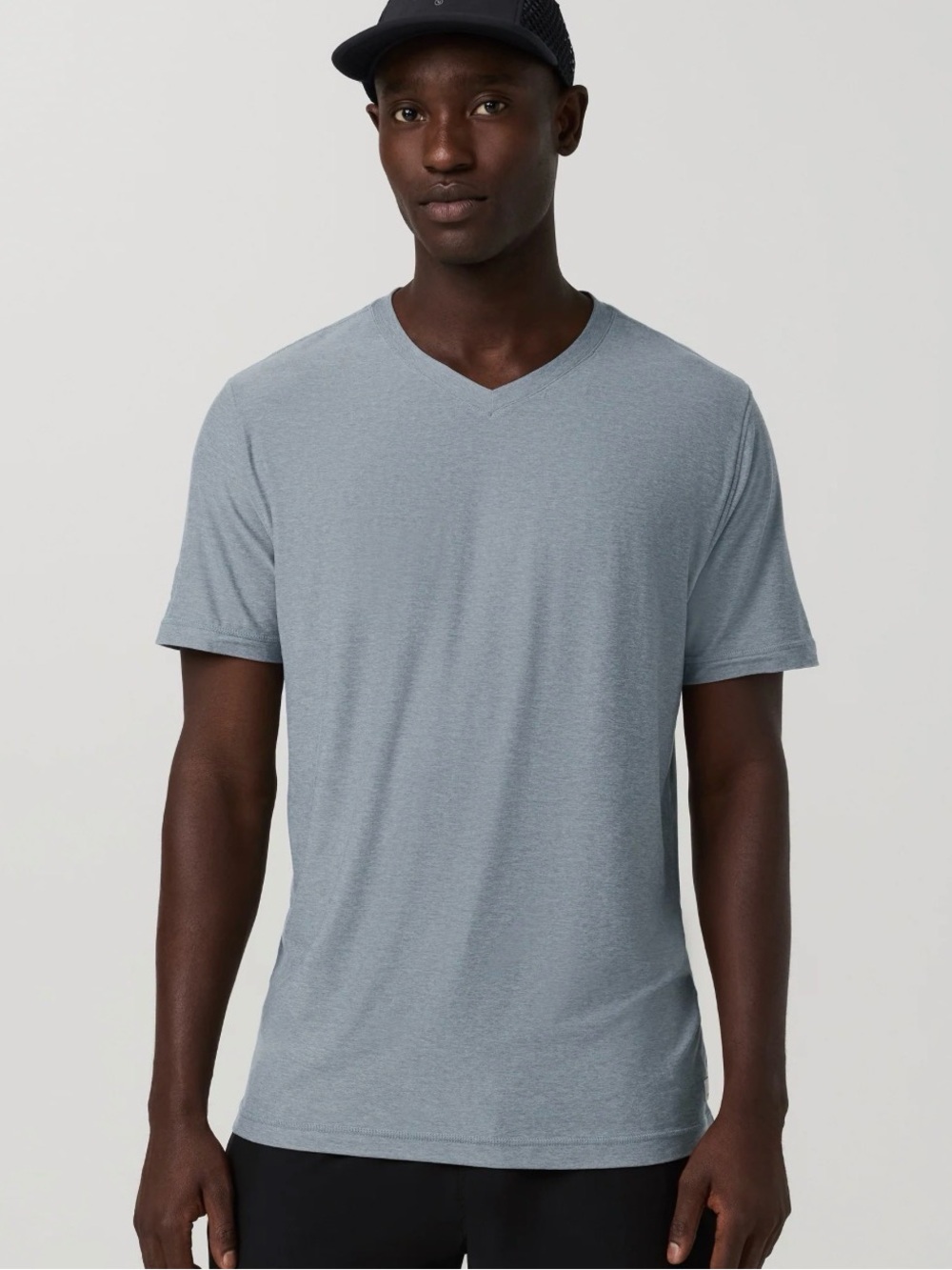 Vuori Mens Strato Tech V-Neck Tee blue Heather Short Sleeve Shirt